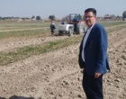 بازدید رئیس مرکز اصفهان از روند مبارزه با علف های هرز مزارع بذری غلات