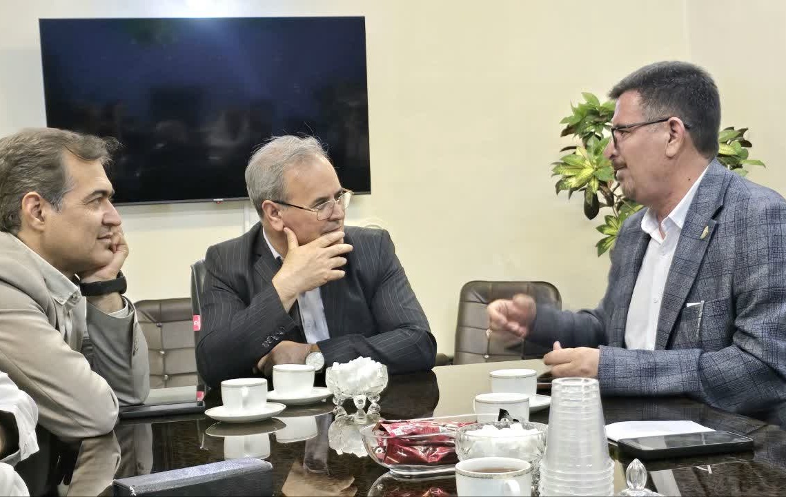 ورود معاون وزیر و رئیس سازمان تات با استقبال رئیس و معاونین مرکز تحقیقات اصفهان به استان اصفهان