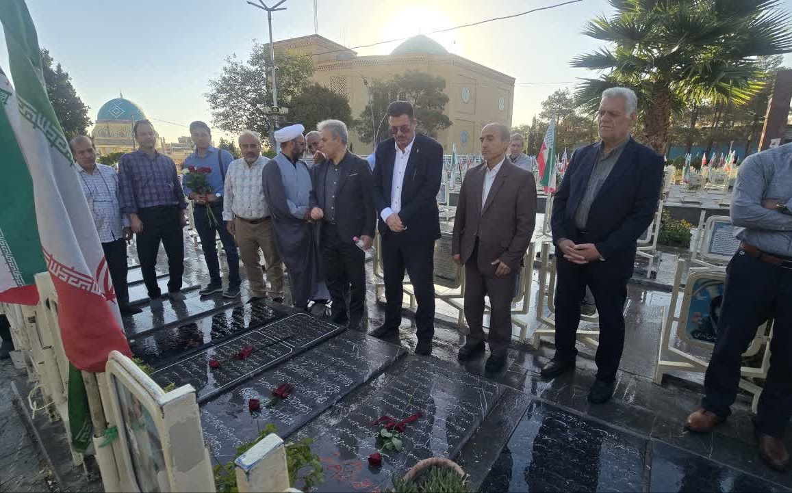 مراسم غبار روبی در گلستان شهدای اصفهان