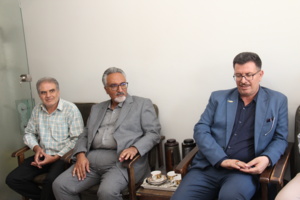 گزارش تصویری _ دیدار چهره به چهره رئیس مرکز تحقیقات و آموزش کشاورزی و منابع طبیعی استان اصفهان با کارکنان مرکز
