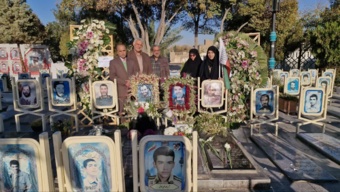 عطر افشانی و غبار روبی مزار شهدا