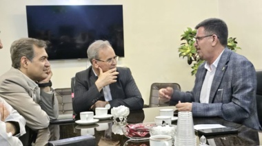 ورود معاون وزیر و رئیس سازمان تات با استقبال رئیس و معاونین مرکز تحقیقات اصفهان به استان اصفهان