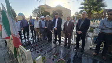 مراسم غبار روبی در گلستان شهدای اصفهان